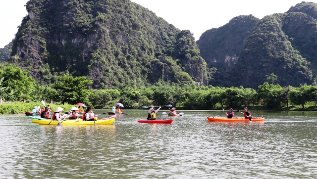 Chèo thuyền kayak khám phá di sản thế giới Tràng An